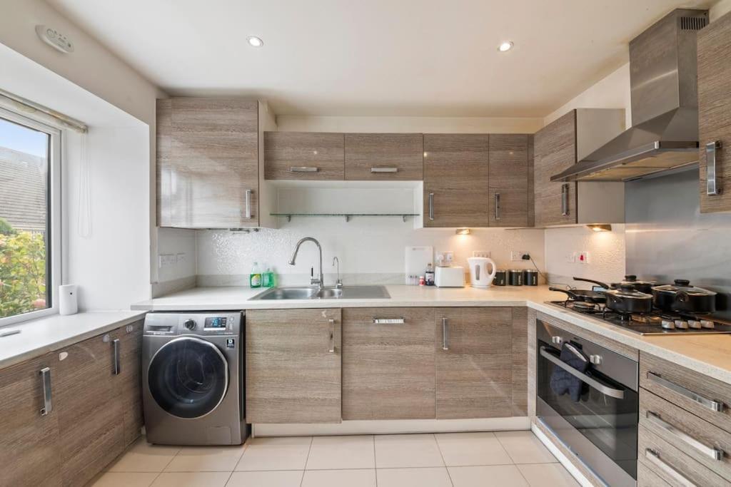 Deluxe-contractor,business,family,parking In *