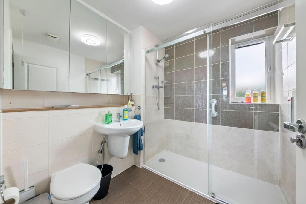 Deluxe-contractor,business,family,parking In Apartment