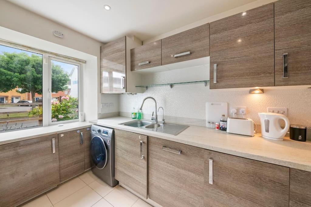 Apartment Deluxe-contractor,business,family,parking In *